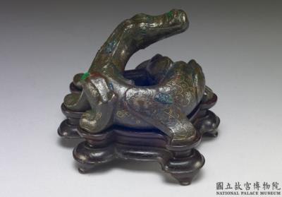 图片[2]-Bronze Paperweight in the Shape of Coiling Dragon with Silver and Gold Inlay, Ming dynasty (1368-1644)-China Archive